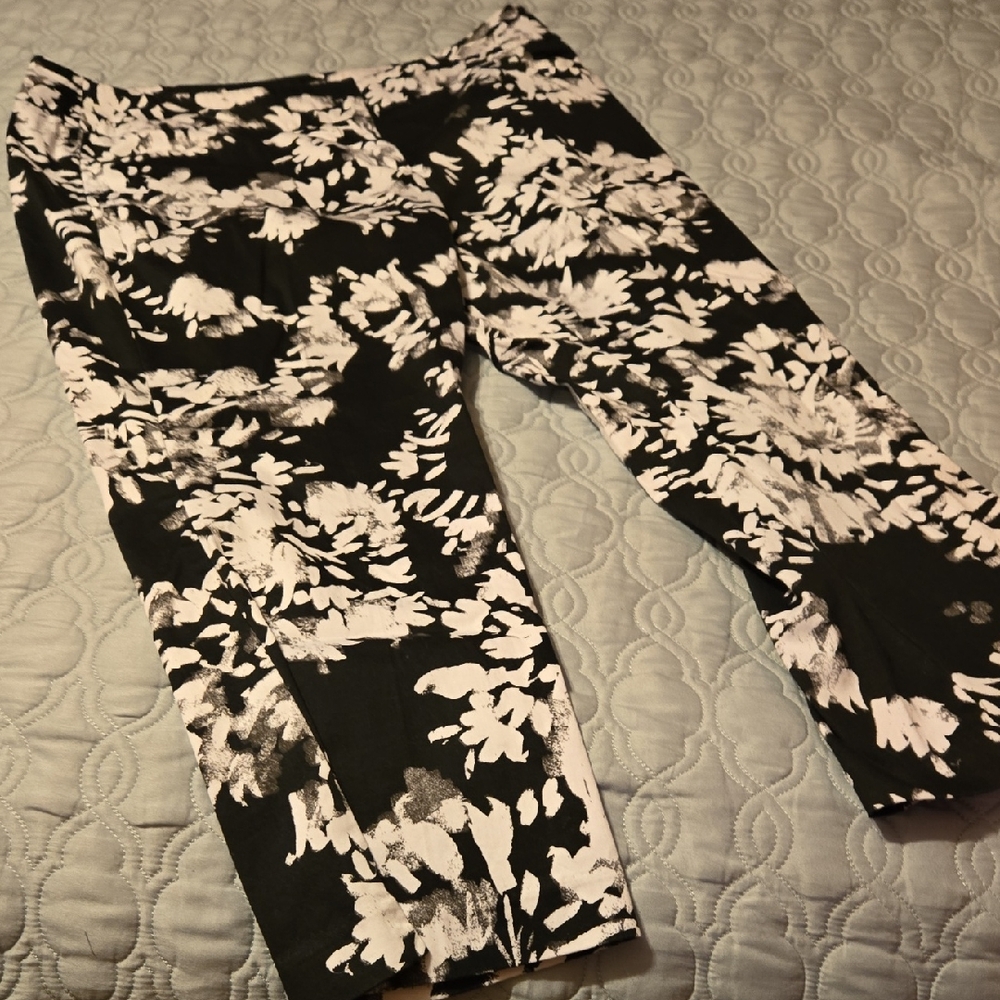 Floral Black and White Cotton Capri Pants